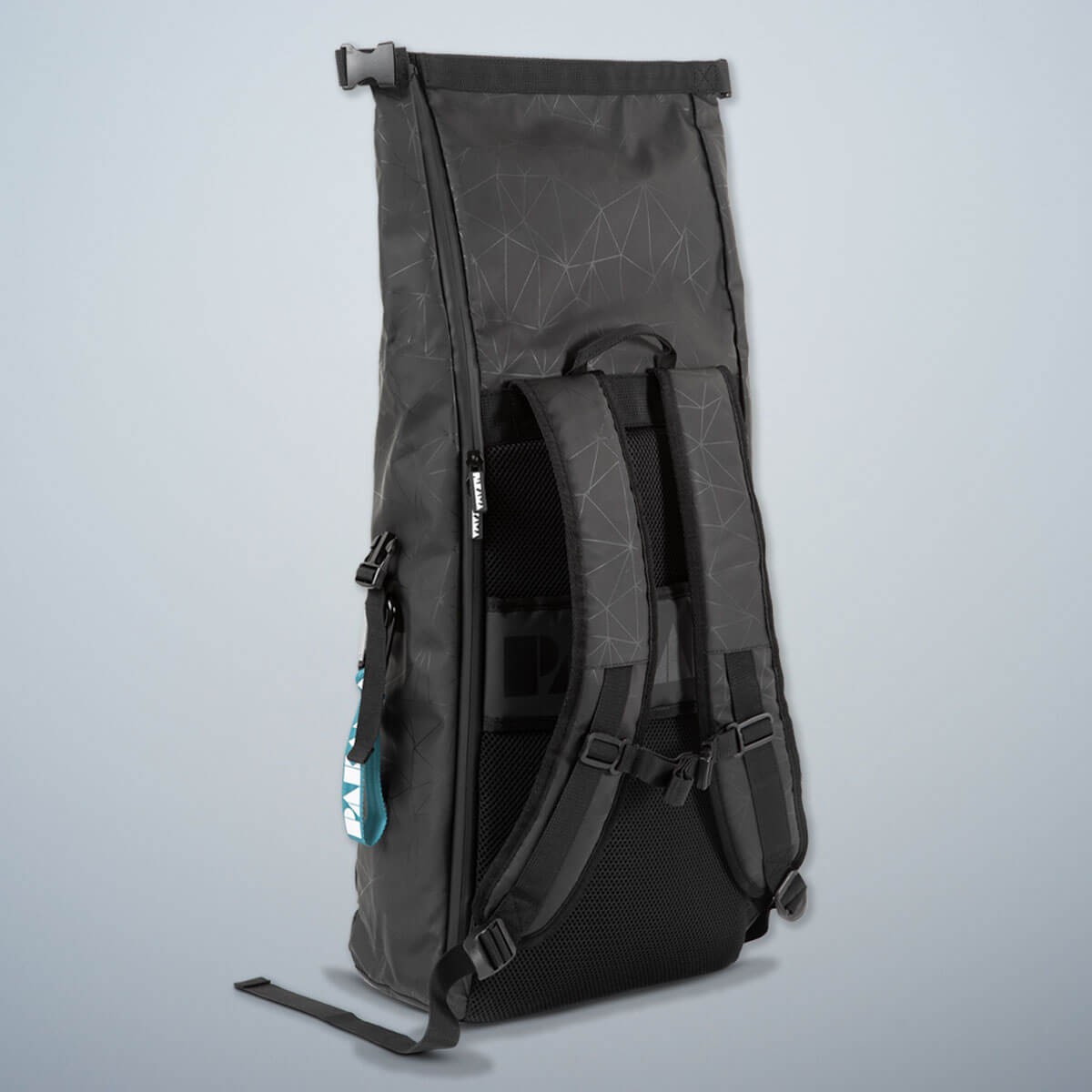 PAKAMA-fitness rucksack-schwarz-rücken-rolltop-geöffnet