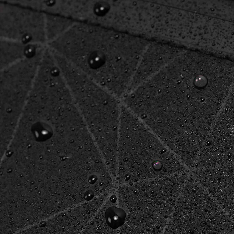 PAKAMA-fitnessrucksack-schwarz-front-wasser