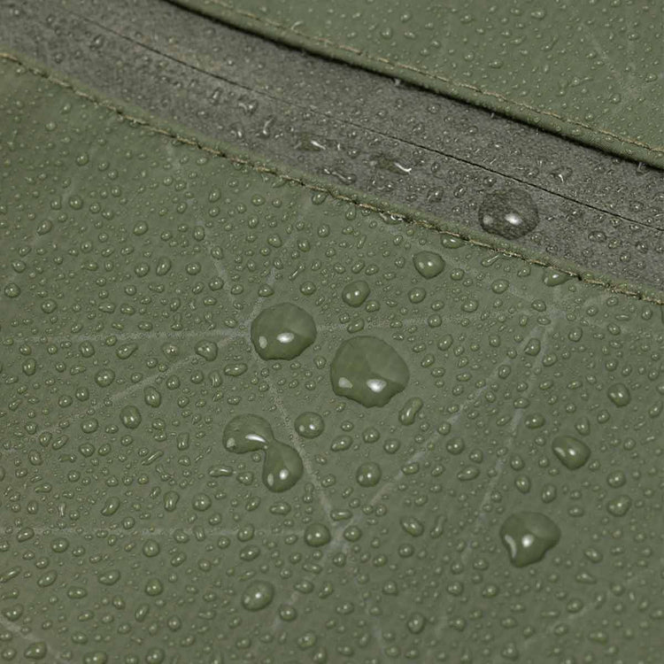 PAKAMA-fitnessrucksack-gruen-front-wasser