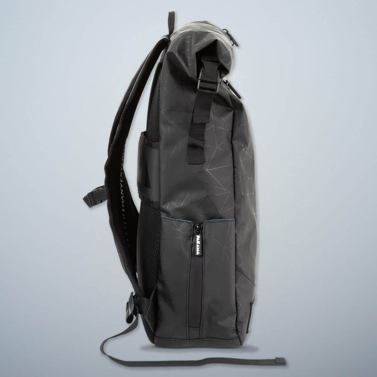 PAKAMA-fitnessrucksack-schwarz-seite-flaschenhalter