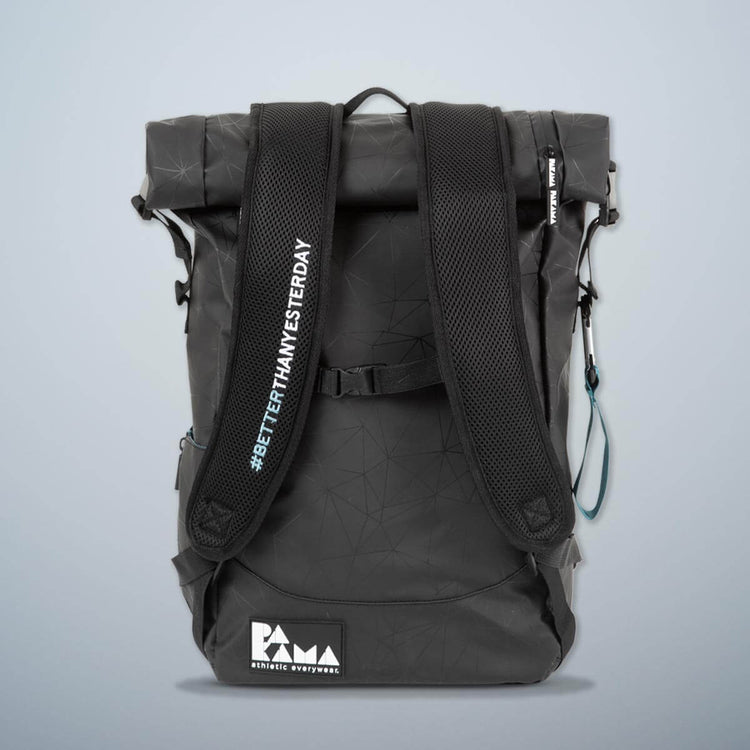 PAKAMA-fitnessrucksack-schwarz-front-schultergurte
