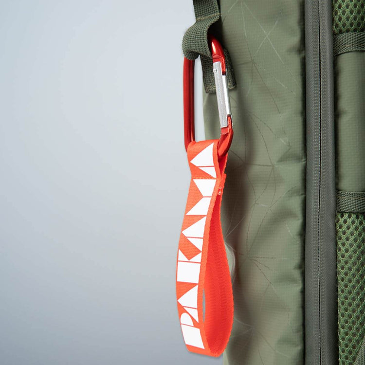 PAKAMA-fitnessrucksack-gruen-schlüsselanhänger