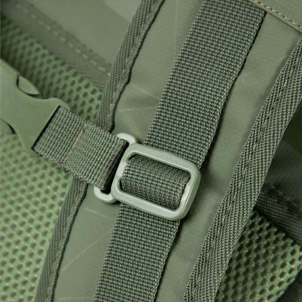 PAKAMA-fitnessrucksack-gruen-brustgurt