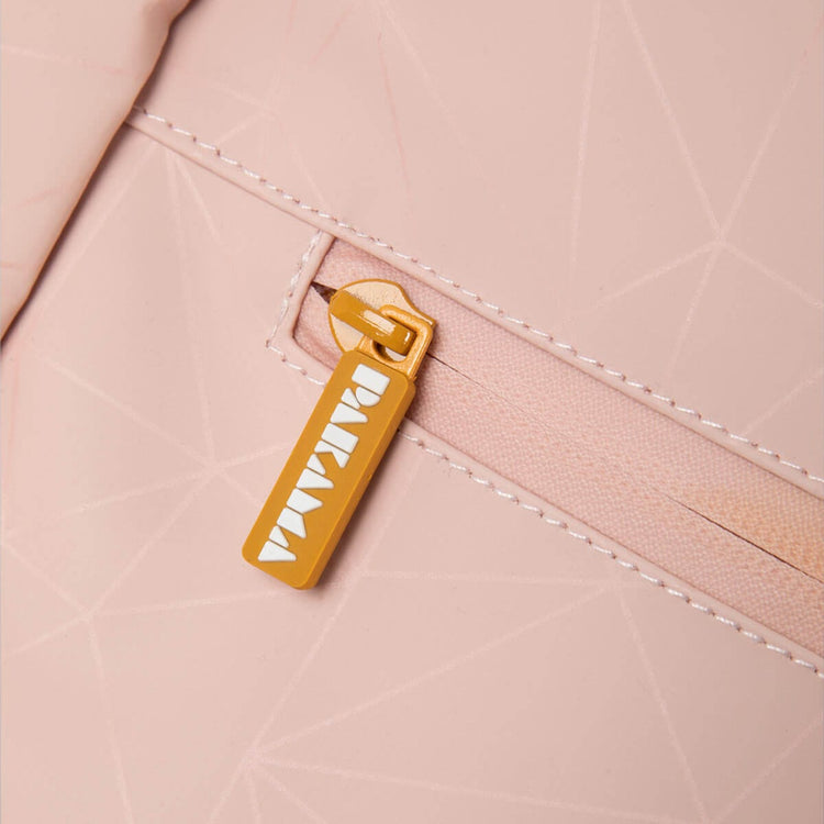 PAKAMA-fitnessrucksack-pink-front-reißverschluss