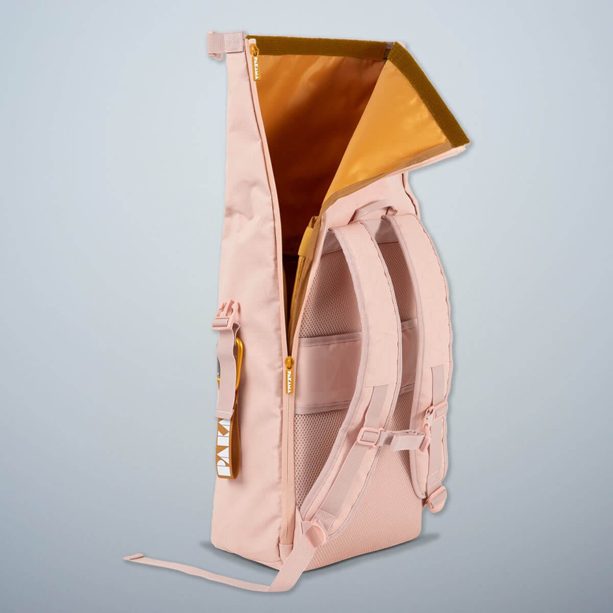 PAKAMA-fitnessrucksack-pink-rücken-rolltop-reißverschluss-geöffnet