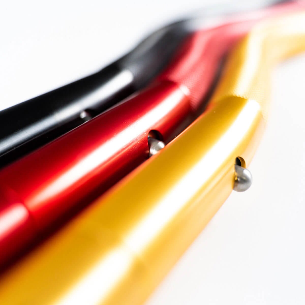 PAKAMA-sz bar-schwarz-rot-gold-druckknopf